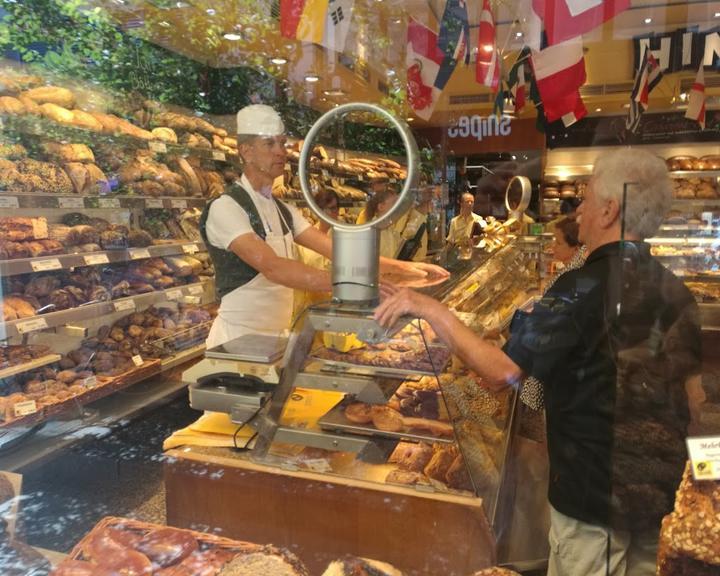 Bäckerei & Café